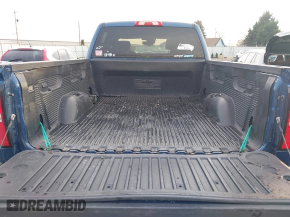 2015 GMC Sierra 2500HD SLT z VIN 1GT12ZE84FF574009, wystawiony jako IAAI lot #41048785 z przebiegiem 167 845 mil mil oraz . Historia ofert i sprzedaży dostępna na DreamBid. Obrazek 18.