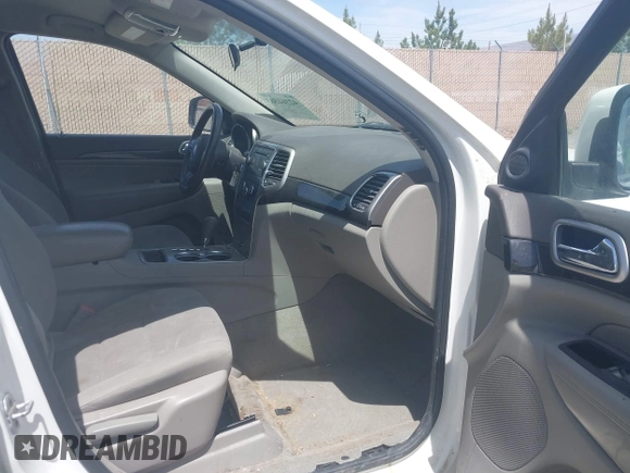 2011 Jeep Grand Cherokee Laredo z VIN 1J4RR4GG7BC555983, wystawiony jako IAAI lot #42361563 z przebiegiem 50 153 mil mil oraz . Historia ofert i sprzedaży dostępna na DreamBid. Obrazek 5.