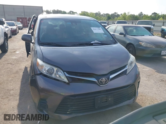 2018 Toyota Sienna LE Auto Access Seat with VIN 5TDKZ3DC2JS915905, listed as a IAAI auction lot 42027300 with 174,770 mi miles. Bid and sale history available at carsss.com. Image 12.