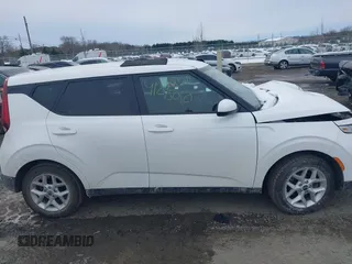 2020 Kia Soul LX with VIN KNDJ23AU5L7054438, listed as a IAAI auction lot 41295050 with 138,549 mi miles. Bid and sale history available at carsss.com. Image 13.