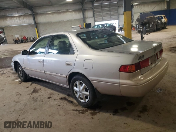 2001 Toyota Camry CE z VIN 4T1BG22K91U101946, wystawiony jako Copart lot #59685795 z przebiegiem 99 347 mil mil oraz Szkoda całkowita • Salvage title. Historia ofert i sprzedaży dostępna na DreamBid. Obrazek 2.