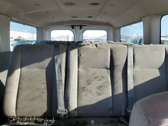 2016 Nissan NV S z VIN 5BZBF0AAXGN852562, wystawiony jako Copart lot #72260334 z przebiegiem 131 898 mil mil oraz Szkoda całkowita • Salvage title. Historia ofert i sprzedaży dostępna na DreamBid. Obrazek 10.
