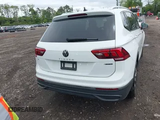 2022 Volkswagen Tiguan SE z VIN 3VV2B7AX8NM109450, wystawiony jako IAAI lot #42248707 z przebiegiem 18 603 mil mil oraz . Historia ofert i sprzedaży dostępna na DreamBid. Obrazek 16.