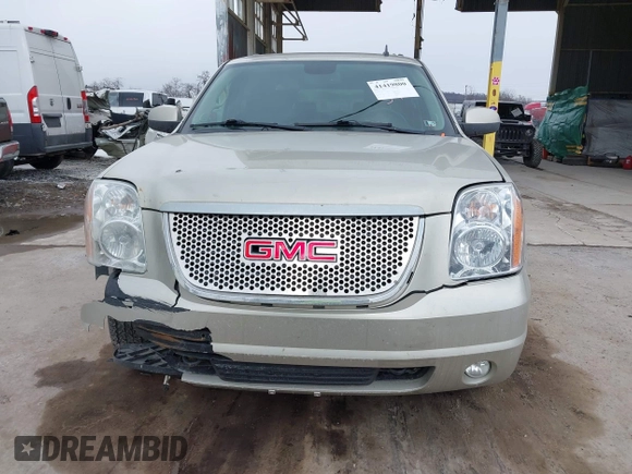 2014 GMC Yukon XL SLT with VIN 1GKS2KE71ER223496, listed as a IAAI auction lot 41419800 with 146,686 mi miles. Bid and sale history available at carsss.com. Image 12.