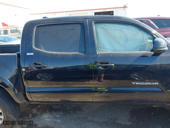 2018 Toyota Tacoma SR5 with VIN 3TMAZ5CN7JM066588, listed as a IAAI auction lot 41644307 with NaN miles. Bid and sale history available at carsss.com. Image 13.