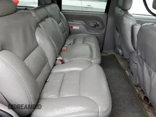 1998 Chevrolet Tahoe z VIN 1GNEK13R2WJ304666, wystawiony jako Copart lot #57833815 z przebiegiem 199 103 mil mil oraz Szkoda całkowita • Salvage title. Historia ofert i sprzedaży dostępna na DreamBid. Obrazek 11.