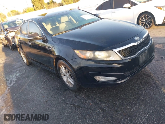 2013 Kia Optima LX z VIN 5XXGM4A75DG239179, wystawiony jako IAAI lot #41831088 z przebiegiem 128 411 mil mil oraz . Historia ofert i sprzedaży dostępna na DreamBid. Obrazek 1.