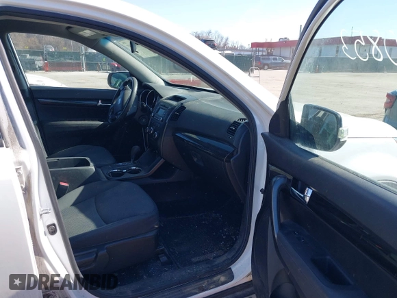 2012 Kia Sorento LX with VIN 5XYKTDA20CG296837, listed as a IAAI auction lot 41810853 with 172,403 mi miles. Bid and sale history available at carsss.com. Image 5.