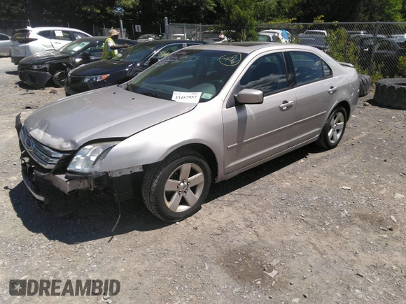 2007 Ford Fusion SE with VIN 3FAHP01127R152030, listed as a IAAI auction lot 33457957 with 197,513 mi miles. Bid and sale history available at carsss.com. Image 2.