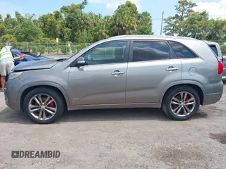 2014 Kia Sorento SX z VIN 5XYKWDA75EG461948, wystawiony jako IAAI lot #42180084 z przebiegiem 123 917 mil mil oraz . Historia ofert i sprzedaży dostępna na DreamBid. Obrazek 15.