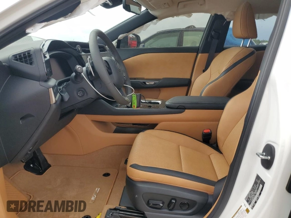 2024 Lexus RZ 300e Premium z VIN JTJABABB1RA007692, wystawiony jako Copart lot #55031875 z przebiegiem 3741 mil mil oraz Szkody całkowita. Historia ofert i sprzedaży dostępna na DreamBid. Obrazek 7.