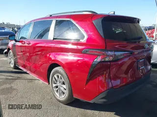 2023 Toyota Sienna LE z VIN 5TDKRKEC4PS139651, wystawiony jako IAAI lot #41310256 z przebiegiem 57 792 mil mil oraz . Historia ofert i sprzedaży dostępna na DreamBid. Obrazek 3.