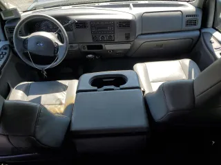 2003 Ford F-250 XL z VIN 1FTNW20P83ED87806, wystawiony jako Copart lot #60111895 z przebiegiem 107 949 mil mil oraz Czysty tytuł • Clean title. Historia ofert i sprzedaży dostępna na DreamBid. Obrazek 8.