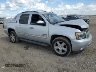 2013 Chevrolet Avalanche LT with VIN 3GNMCFE00DG149926, listed as a Copart auction lot 77456344 with 136,504 mi miles and Salvage Title. Bid and sale history available at DreamBid. Image 4.