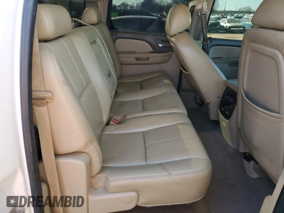 2011 GMC Sierra 2500HD SLT z VIN 1GT121C86BF128555, wystawiony jako Copart lot #46121585 z przebiegiem 343 675 mil mil oraz Szkoda całkowita • Salvage title. Historia ofert i sprzedaży dostępna na DreamBid. Obrazek 10.