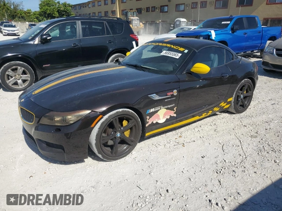 2015 BMW Z4 sDrive28i z VIN WBALL5C58FP557714, wystawiony jako Copart lot #56955565 z przebiegiem 107 962 mil mil oraz Szkoda całkowita • Salvage title. Historia ofert i sprzedaży dostępna na DreamBid. Obrazek 1.