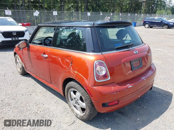 2011 MINI Hardtop with VIN WMWSU3C55BT181956, listed as a IAAI auction lot 42564011 with 106,430 mi miles and . Bid and sale history available at DreamBid. Image 3.