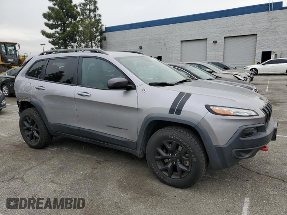 2018 Jeep Cherokee Trailhawk z VIN 1C4PJMBB8JD582506, wystawiony jako Copart lot #47898025 z przebiegiem 72 674 mil mil oraz Szkoda całkowita • Salvage title. Historia ofert i sprzedaży dostępna na DreamBid. Obrazek 4.