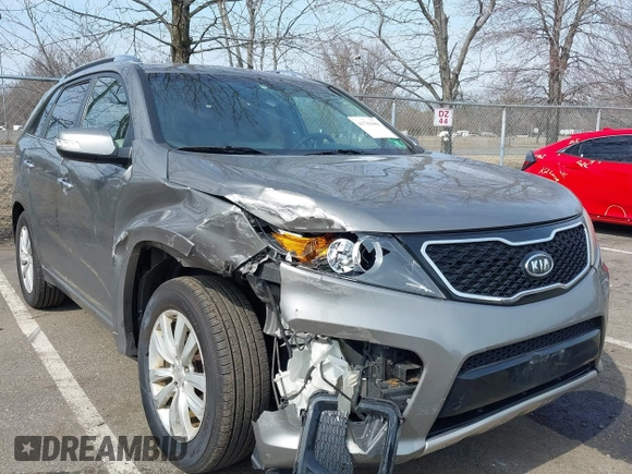 2013 Kia Sorento SX with VIN 5XYKWDA2XDG323728, listed as a IAAI auction lot 41781689 with 168,069 mi miles. Bid and sale history available at carsss.com. Image 1.