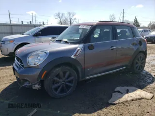 2016 MINI Countryman S z VIN WMWZC5C54GWU00800, wystawiony jako Copart lot #51974965 z przebiegiem 107 144 mil mil oraz Tytuł czysty. Historia ofert i sprzedaży dostępna na DreamBid. Obrazek 1.