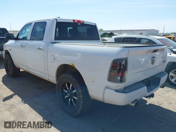 2014 Ram 1500 Express z VIN 1C6RR7KT3ES170854, wystawiony jako IAAI lot #42203099 z przebiegiem 207 634 mil mil oraz . Historia ofert i sprzedaży dostępna na DreamBid. Obrazek 3.