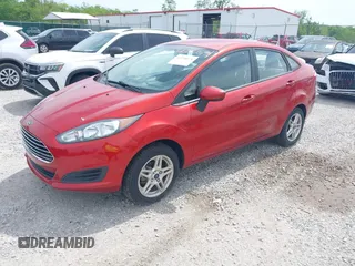 2018 Ford Fiesta SE z VIN 3FADP4BJ1JM132084, wystawiony jako IAAI lot #42296074 z przebiegiem 62 852 mil mil oraz . Historia ofert i sprzedaży dostępna na DreamBid. Obrazek 2.