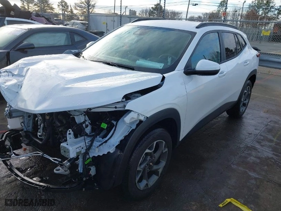 2024 Chevrolet Trax LT with VIN KL77LHE21RC053426, listed as a IAAI auction lot 41239809 with 7,381 mi miles. Bid and sale history available at carsss.com. Image 2.