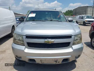 2011 Chevrolet Suburban LT с VIN 1GNSCJE02BR341808, выставлен на аукционе IAAI как лот 42394173 с пробегом 192 172 миль миль и . История ставок и продаж доступна на DreamBid. Изображение 12.