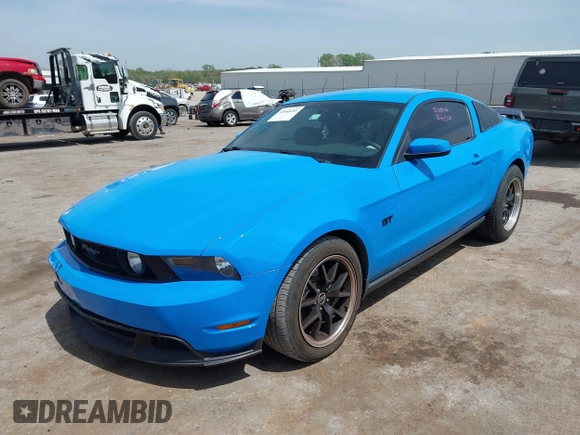 2010 Ford Mustang GT z VIN 1ZVBP8CH0A5113940, wystawiony jako IAAI lot #42068181 z przebiegiem 131 760 mil mil oraz . Historia ofert i sprzedaży dostępna na DreamBid. Obrazek 17.