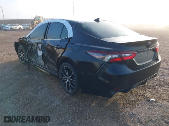 2022 Toyota Camry SE with VIN 4T1G11AK8NU660011, listed as a IAAI auction lot 41562164 with Not Provided miles. Bid and sale history available at carsss.com. Image 3.