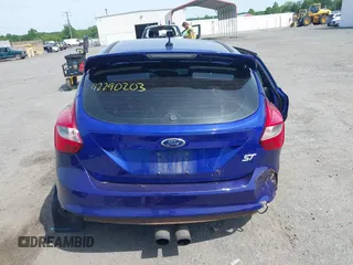 2014 Ford Focus ST z VIN 1FADP3L98EL154282, wystawiony jako IAAI lot #42290203 z przebiegiem 104 927 mil mil oraz . Historia ofert i sprzedaży dostępna na DreamBid. Obrazek 16.
