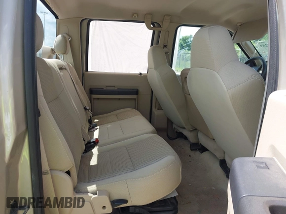 2008 Ford F-250 XL z VIN 1FTSW21R78EB62299, wystawiony jako IAAI lot #42380289 z przebiegiem 101 675 mil mil oraz . Historia ofert i sprzedaży dostępna na DreamBid. Obrazek 8.
