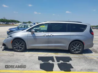 2021 Chrysler Pacifica Touring L with VIN 2C4RC1BG3MR591256, listed as a IAAI auction lot 42062406 with 58,117 mi miles and . Bid and sale history available at DreamBid. Image 13.