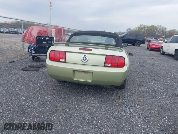 2005 Ford Mustang Deluxe with VIN 1ZVFT84N755231944, listed as a IAAI auction lot 41986281 with 235,544 mi miles. Bid and sale history available at carsss.com. Image 16.