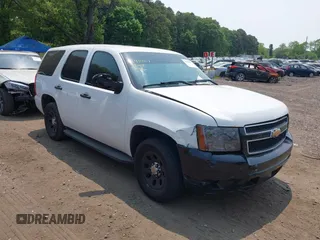 2014 Chevrolet Tahoe Commercial z VIN 1GNLC2E07ER228838, wystawiony jako IAAI lot #42410417 z przebiegiem 140 342 mil mil oraz . Historia ofert i sprzedaży dostępna na DreamBid. Obrazek 1.