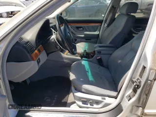 2001 BMW 7 Series 740iL z VIN WBAGH83431DP27614, wystawiony jako Copart lot #58605845 z przebiegiem Nie podano mil oraz Czysty tytuł • Clean title. Historia ofert i sprzedaży dostępna na DreamBid. Obrazek 7.