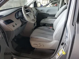 2014 Toyota Sienna LE AAS z VIN 5TDKK3DC6ES455092, wystawiony jako Copart lot #55516435 z przebiegiem 256 846 mil mil oraz Szkoda całkowita • Salvage title. Historia ofert i sprzedaży dostępna na DreamBid. Obrazek 7.