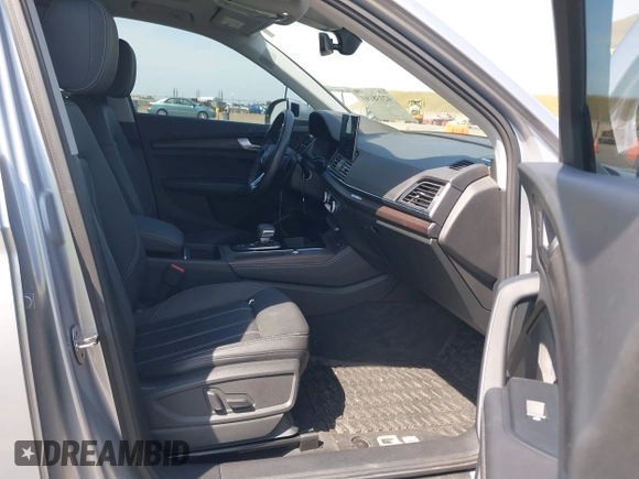 2021 Audi Q5 Premium Plus z VIN WA1BAAFY6M2130653, wystawiony jako IAAI lot #42138199 z przebiegiem 42 127 mil mil oraz . Historia ofert i sprzedaży dostępna na DreamBid. Obrazek 5.