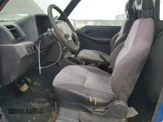 1993 Geo Tracker z VIN 2CNBJ18UXP6921660, wystawiony jako Copart lot #58027275 z przebiegiem 64 349 mil mil oraz Tytuł czysty. Historia ofert i sprzedaży dostępna na DreamBid. Obrazek 7.