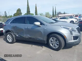 2023 Cadillac XT5 FWD Luxury z VIN 1GYKNAR49PZ137556, wystawiony jako IAAI lot #41934199 z przebiegiem 13 298 mil mil oraz . Historia ofert i sprzedaży dostępna na DreamBid. Obrazek 13.