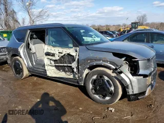 2024 Kia EV9 Land with VIN KNDADFS51R6034933, listed as a Copart auction lot 42674845 with 4,270 mi miles and Salvage Title. Bid and sale history available at carsss.com. Image 4.