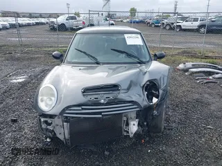 2004 MINI Hardtop S z VIN WMWRE33434TD88466, wystawiony jako IAAI lot #42012286 z przebiegiem 171 283 mil mil oraz . Historia ofert i sprzedaży dostępna na DreamBid. Obrazek 12.