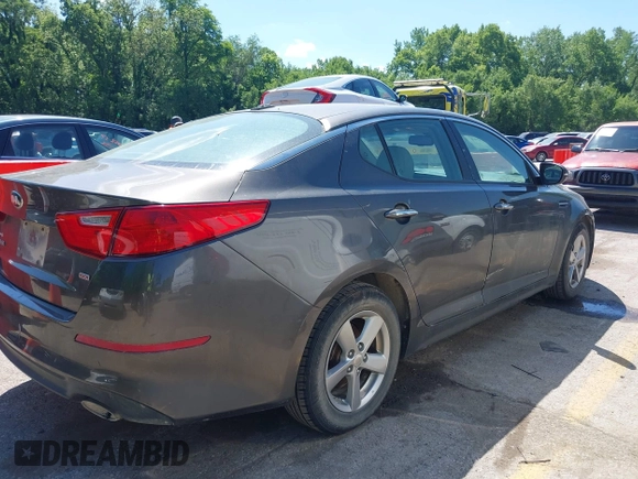 2015 Kia Optima LX z VIN 5XXGM4A77FG356930, wystawiony jako IAAI lot #42261299 z przebiegiem 248 635 mil mil oraz . Historia ofert i sprzedaży dostępna na DreamBid. Obrazek 4.