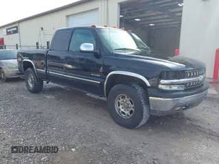 2002 Chevrolet Silverado 2500 LS z VIN 1GCGK29U42Z195447, wystawiony jako IAAI lot #42500908 z przebiegiem 337 321 mil mil oraz . Historia ofert i sprzedaży dostępna na DreamBid. Obrazek 1.
