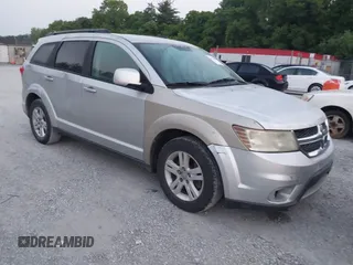 2012 Dodge Journey SXT z VIN 3C4PDCBBXCT323532, wystawiony jako IAAI lot #42471610 z przebiegiem 188 103 mil mil oraz . Historia ofert i sprzedaży dostępna na DreamBid. Obrazek 1.