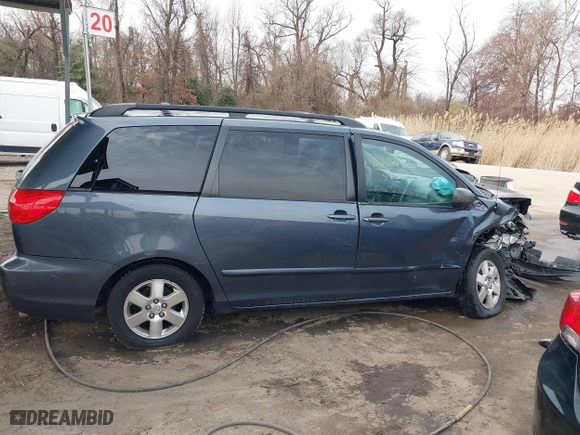 2010 Toyota Sienna CE with VIN 5TDKK4CC2AS307622, listed as a IAAI auction lot 41829193 with 189,107 mi miles. Bid and sale history available at carsss.com. Image 14.