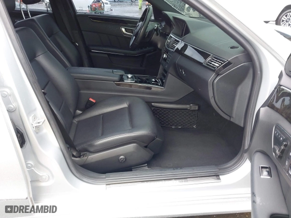 2013 Mercedes-Benz E-Class E 350 Luxury with VIN WDDHF8JB1DA720607, listed as a IAAI auction lot 41514018 with 135,926 mi miles. Bid and sale history available at carsss.com. Image 5.