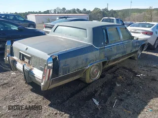 1992 Cadillac Brougham z VIN 1G6DW54EXNR707566, wystawiony jako IAAI lot #41854321 z przebiegiem Nie podano mil oraz . Historia ofert i sprzedaży dostępna na DreamBid. Obrazek 4.