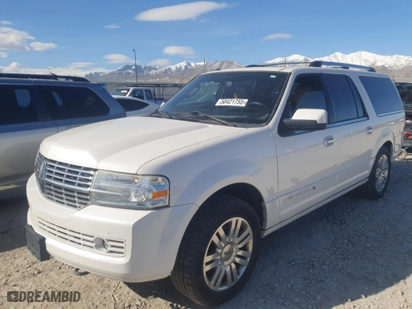2013 Lincoln Navigator L with VIN 5LMJJ3J50DEL09529, listed as a Copart auction lot 50421755 with NaN miles and Clean Title. Bid and sale history available at carsss.com. Image 1.