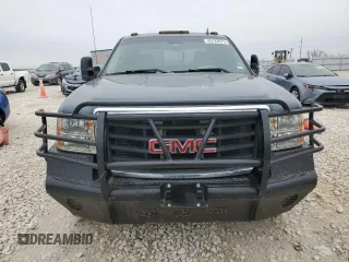 2009 GMC Sierra 2500HD SLT z VIN 1GTHK63609F152337, wystawiony jako Copart lot #45722975 z przebiegiem 251 993 mil mil oraz Szkoda całkowita • Salvage title. Historia ofert i sprzedaży dostępna na DreamBid. Obrazek 5.